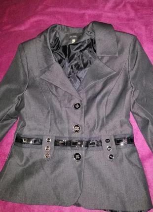 Костюм колір мокрий асфальт, розмір 48,у відмінному стані