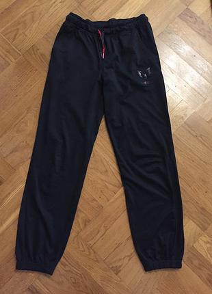 Спортивні штани.