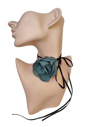 Трендовый чокер роза цвета виридиан на ленте, чокер цветок, украшение на шею с розой из шифона2 фото