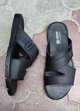 Качественные мужские шлепки черного цвета. выбирайте удобную мужскую обувь!1 фото