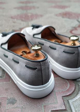 Мужские лоферы серый цвет. выбирайте стильную обувь!4 фото