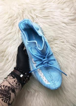 Adidas yeezy boost 350 v2 bluewater. женские чуловые кроссовки адидас изви буст.2 фото