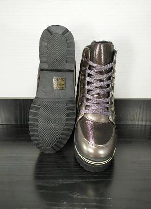 Демисезонные ботинки на платформе и шнуровке5 фото