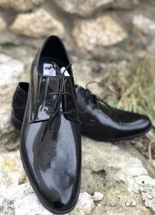 Чорні туфлі лаковані дербі - 45 розмір