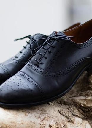 Стильные черные оксфорды с перфорацией ікос