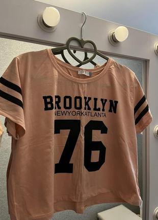 Спортивная футболочка