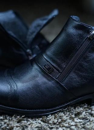 Мужские ботинки зимние на замках, черного цвета5 фото