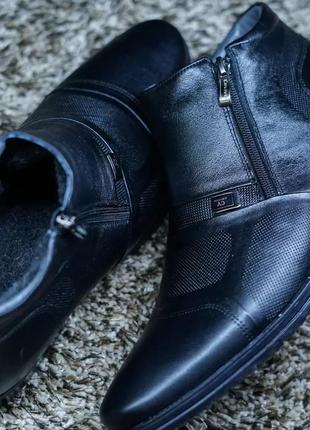 Мужские ботинки зимние на замках, черного цвета7 фото