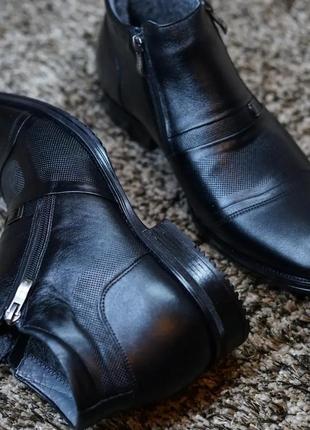 Мужские ботинки зимние на замках, черного цвета6 фото