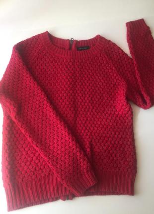 Вʼязаний светр малинового кольору