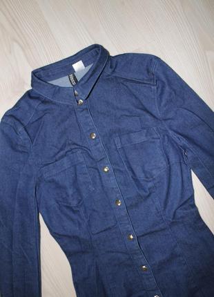 Джинсовое платье мини на заклепках рубашка эластичная туника короткое платице синее классика офисное3 фото