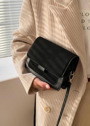 Женская классическая сумка через плечо кросс-боди на ремешке бархатная велюровая замшевая черная5 фото