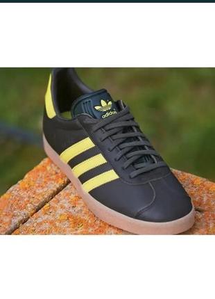 В наличии кроссовки adidas gazelle  100% оригинал. новые в коробке.