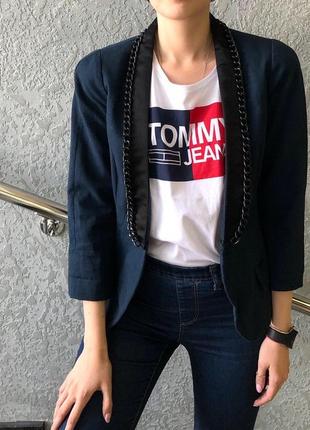 Синий пиджак guess с цепью