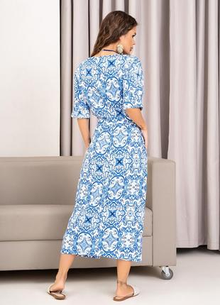 Біло-блакитна бавовняна сукня з орнаментом3 фото