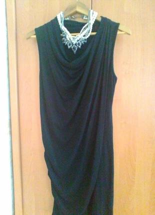 Маленьке чорне плаття