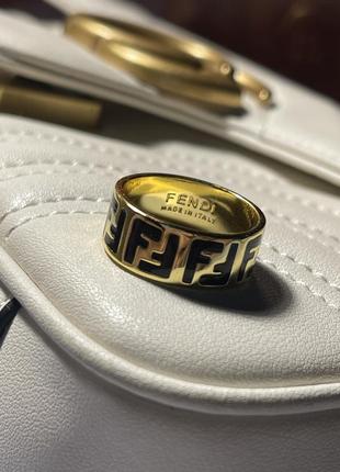 Кільце під золото з літерами в стилі fendi