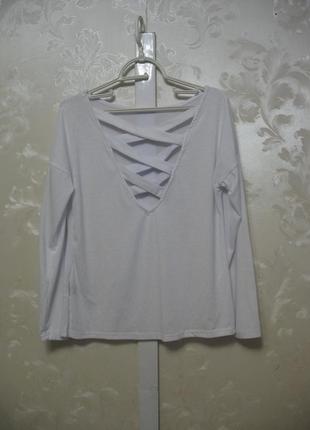 Біла кофточка з палітуркою на спині