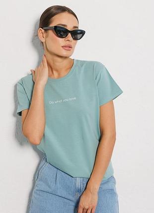 Жіноча одотонна футболка з написом do what you love