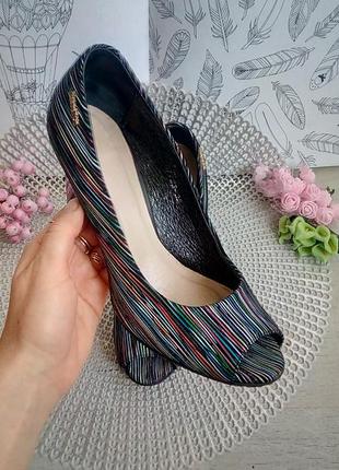 Красивые туфли с открытым носком натуральный замш с разноцветным принтом 38 р-р5 фото