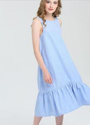 Небесно-блакитна сукня з воланом