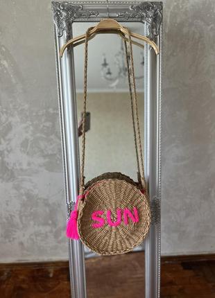 Сумочка з соломки на довгій ручці