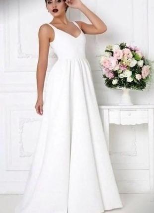 Витончена біла сукня