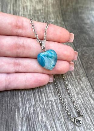Натуральный камень голубой агат кулон в форме мини сердечка на цепочке - оригинальный подарок девушке