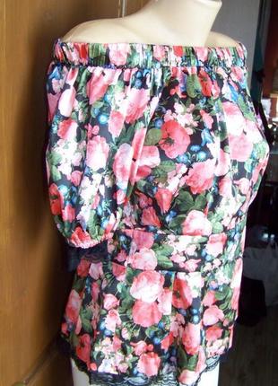 Блузка цветочная с баской и кружевом oodji мл2 фото