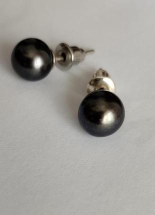 Серьги пусеты серебряные с черной жемчужиной жемчуг природной8 фото