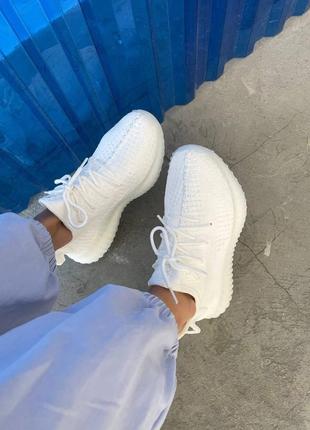 Жіночі та чоловічі білі кросівки adidas yeezy boost 350 white [36-45]7 фото