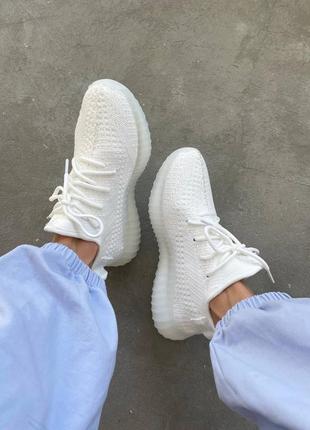 Жіночі та чоловічі білі кросівки adidas yeezy boost 350 white [36-45]3 фото