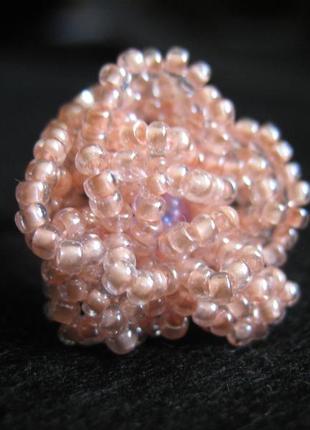 Нежное персиковое кольцо цветок из бисера универсальное