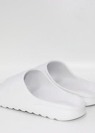 Стильные женские летние шлепанцы белого цвета/пена эва/легкий материал/обувь на лето6 фото