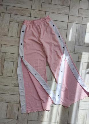 Розовые широкие брюки, размер м
