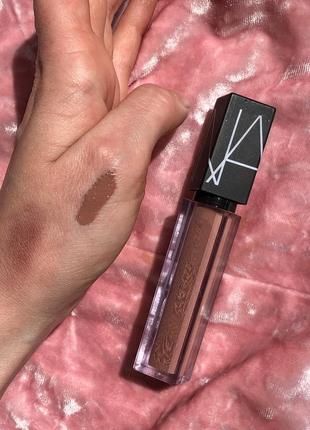 Nars рідка помада коричнева