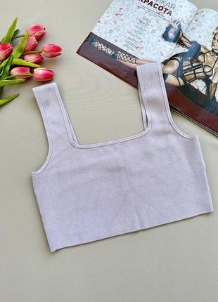 Трикотажный кроп топ сиреневого цвета