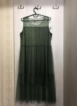 Платье зеленое с бусинами на сетке1 фото