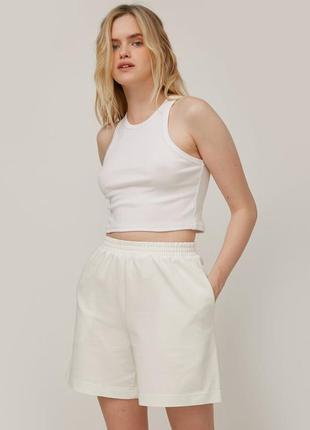 Стильный укороченный молочный кроп топ майка в рубчик shein 38/m