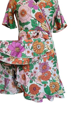 Легкое летнее платье на запах размер 38/м сарафан в цветочный принт5 фото