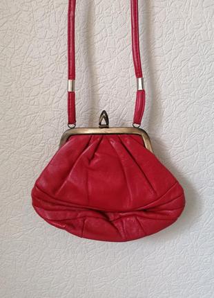 Маленькая кожаная красная винтажная сумочка1 фото
