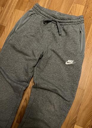 Жіночі спортивні штани nike