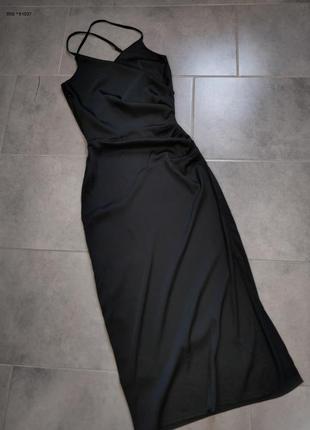 Черное шелковое платье с разрезом2 фото