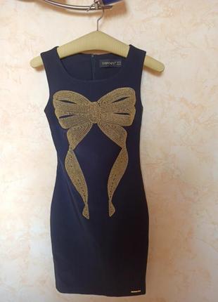 Красивое платье с бантом вышивкой