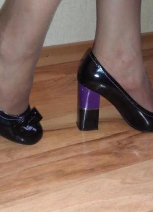 Лаковые туфли stoalos, 
с устойчивым широким каблуком.3 фото