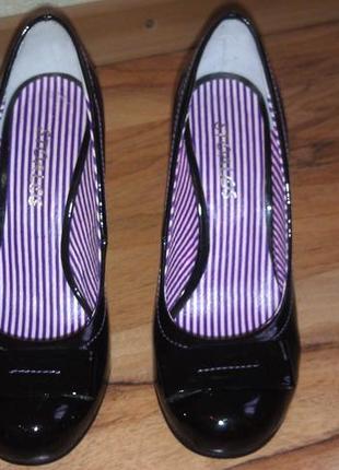 Лаковые туфли stoalos, 
с устойчивым широким каблуком.4 фото