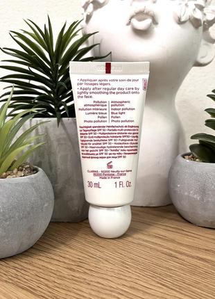 Оригинальный увлажняющий защитный флюид-экран для лица clarins uv plus [5p] anti-pollution spf 50 оригинал сосновозащитный крем3 фото