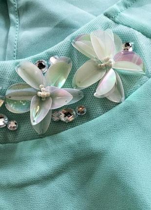 Нежная блуза с декоративной отделкой пайетками3 фото