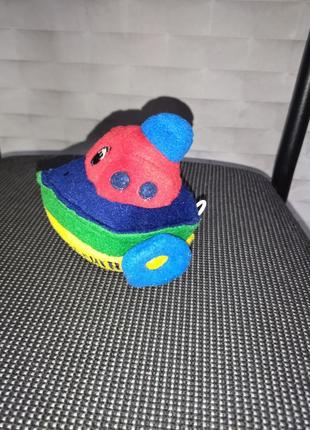 М'який кораблик, що вібрує