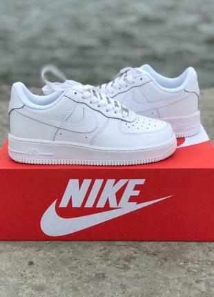 Nike air force 1 white. жіночі білі шкіряні кросівки найк. демісезонні, осінні.